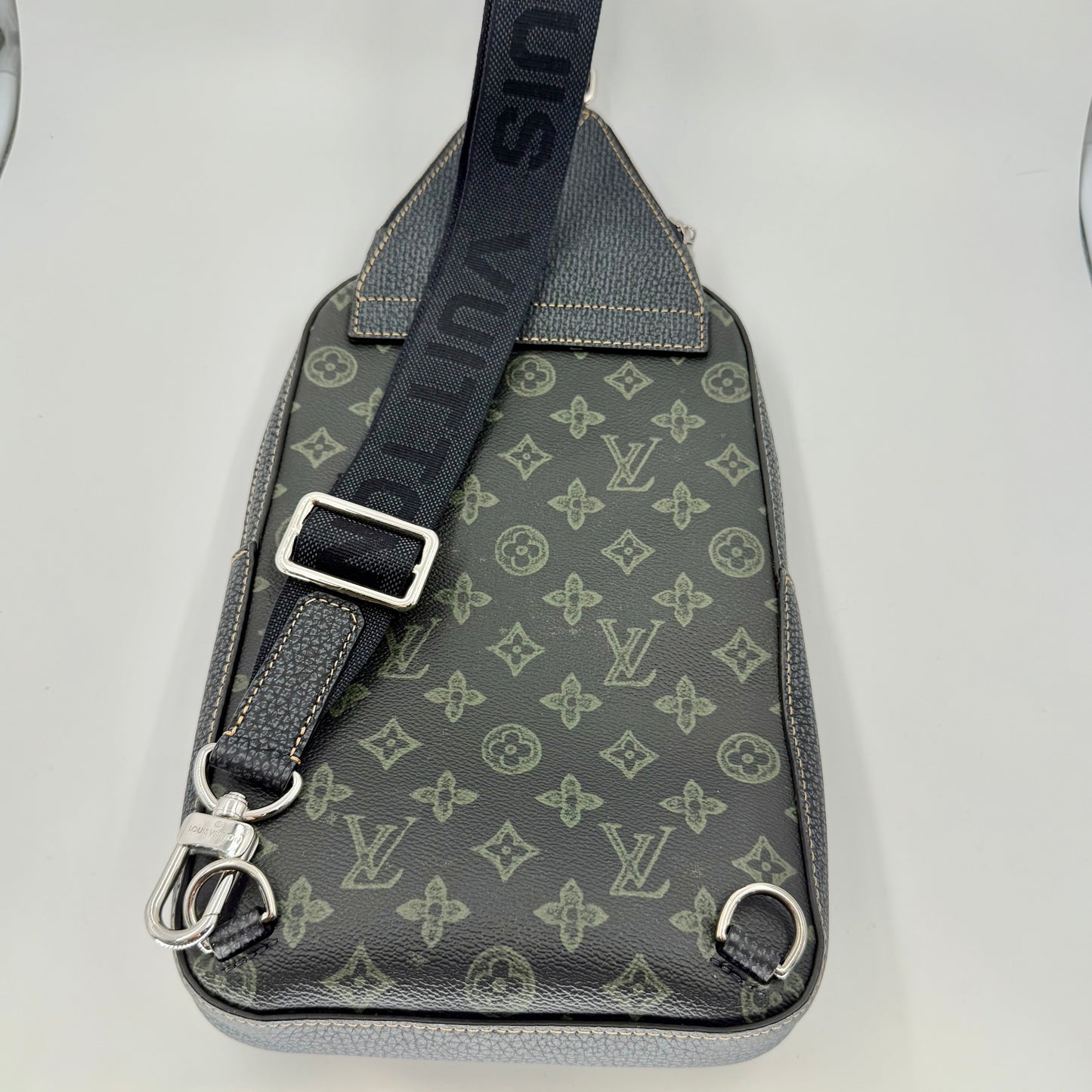 Louis Vuitton Avenue Sling  Body Bag