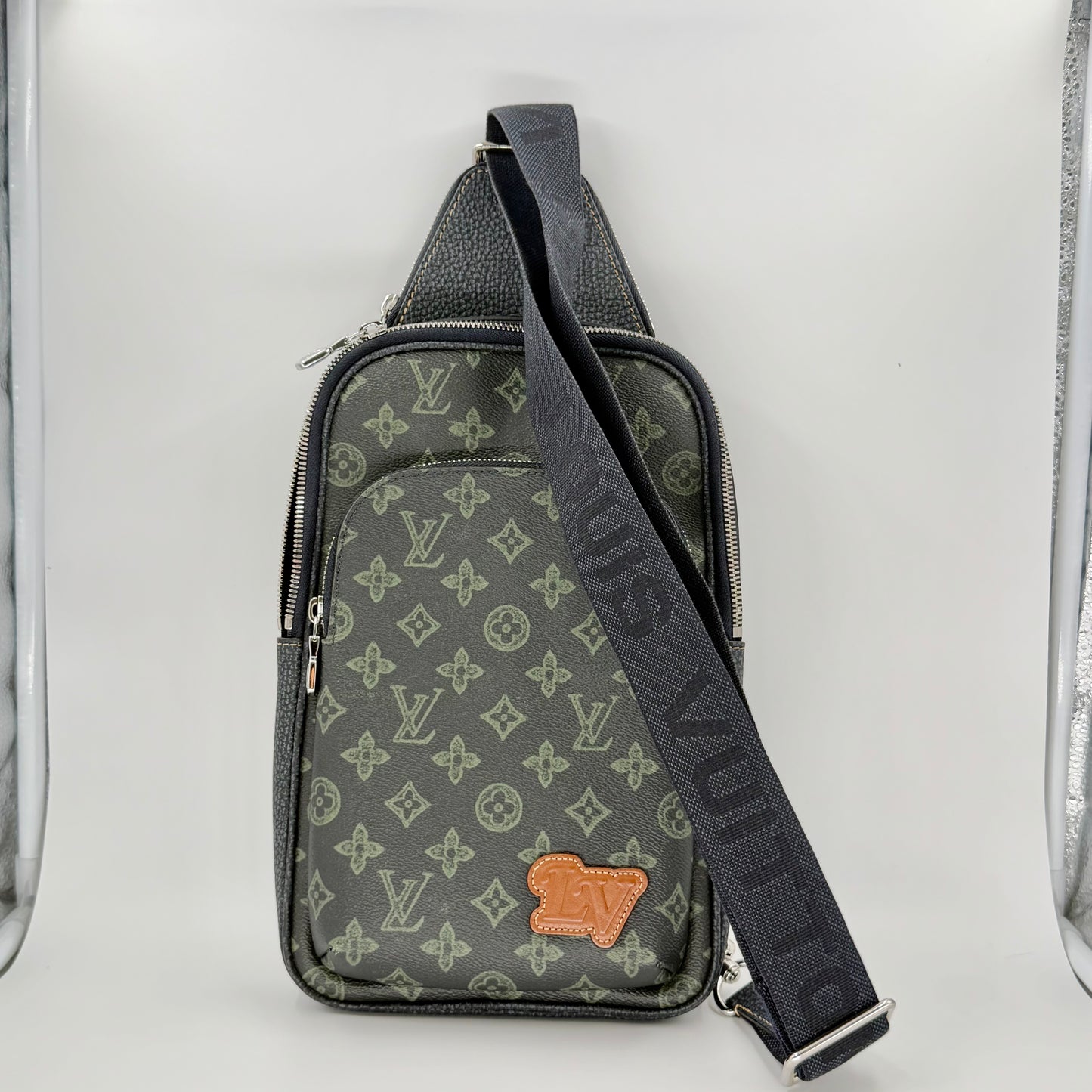 Louis Vuitton Avenue Sling  Body Bag