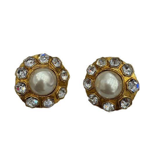 CHANEL Gold Flower Pearl Earring