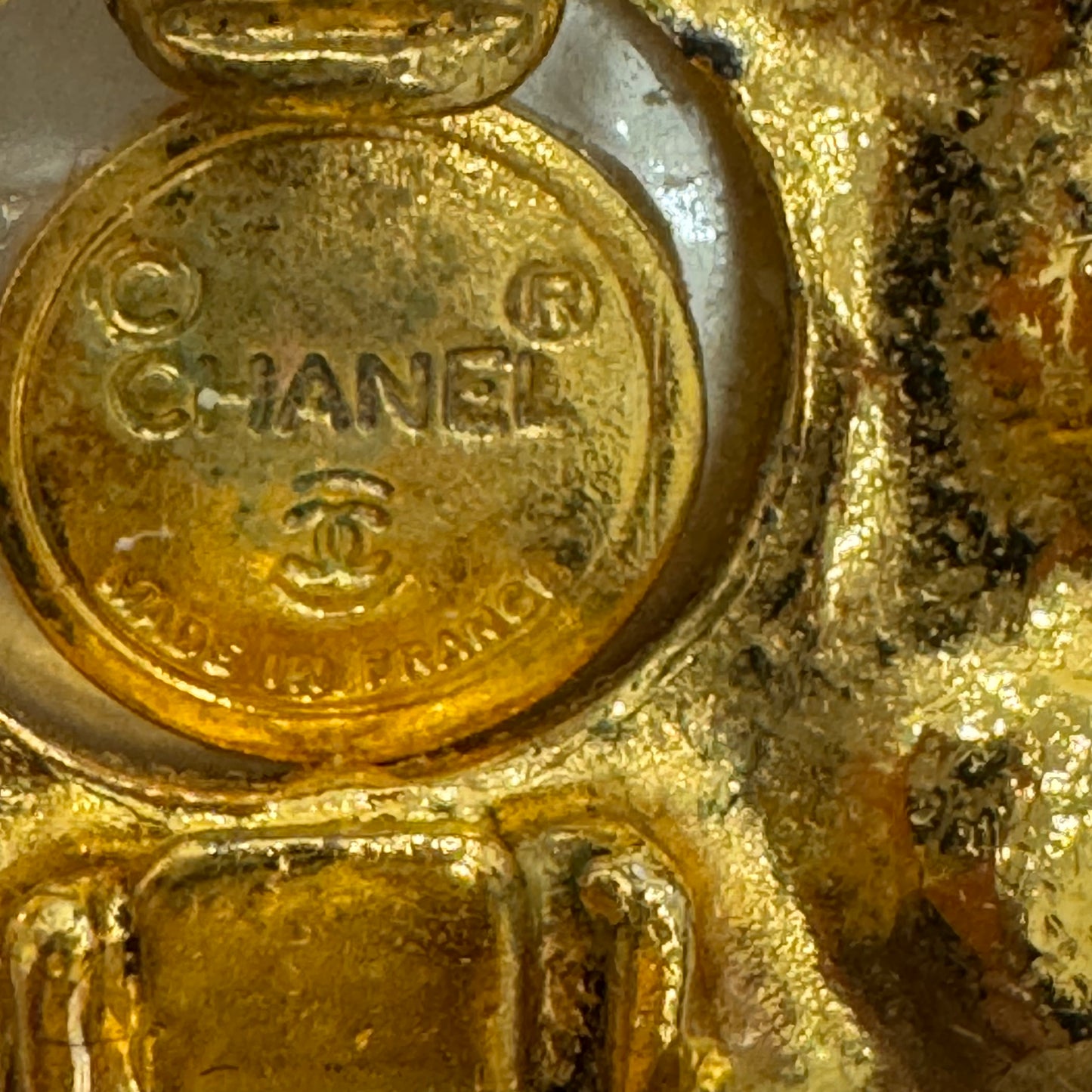 CHANEL Gold Flower Pearl Earring