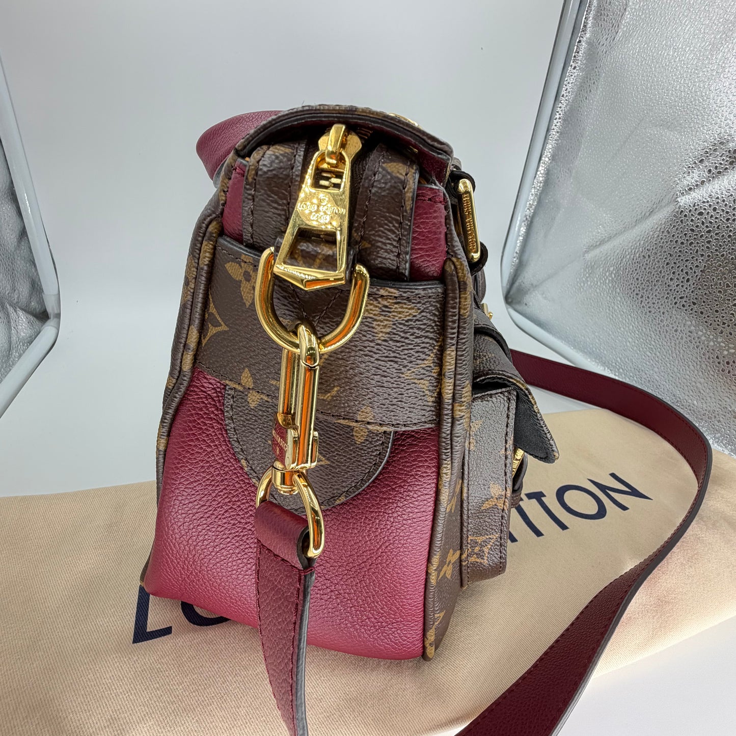 Louis Vuitton Brown/Burgundy Manhattan NM Handbag